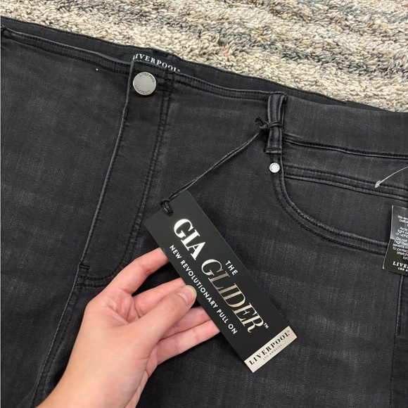 Liverpool Gia Glider Pull-On Shorts Sz 22W NWT | Liverpool Women Mini Shorts NWT - Picture 6 of 15